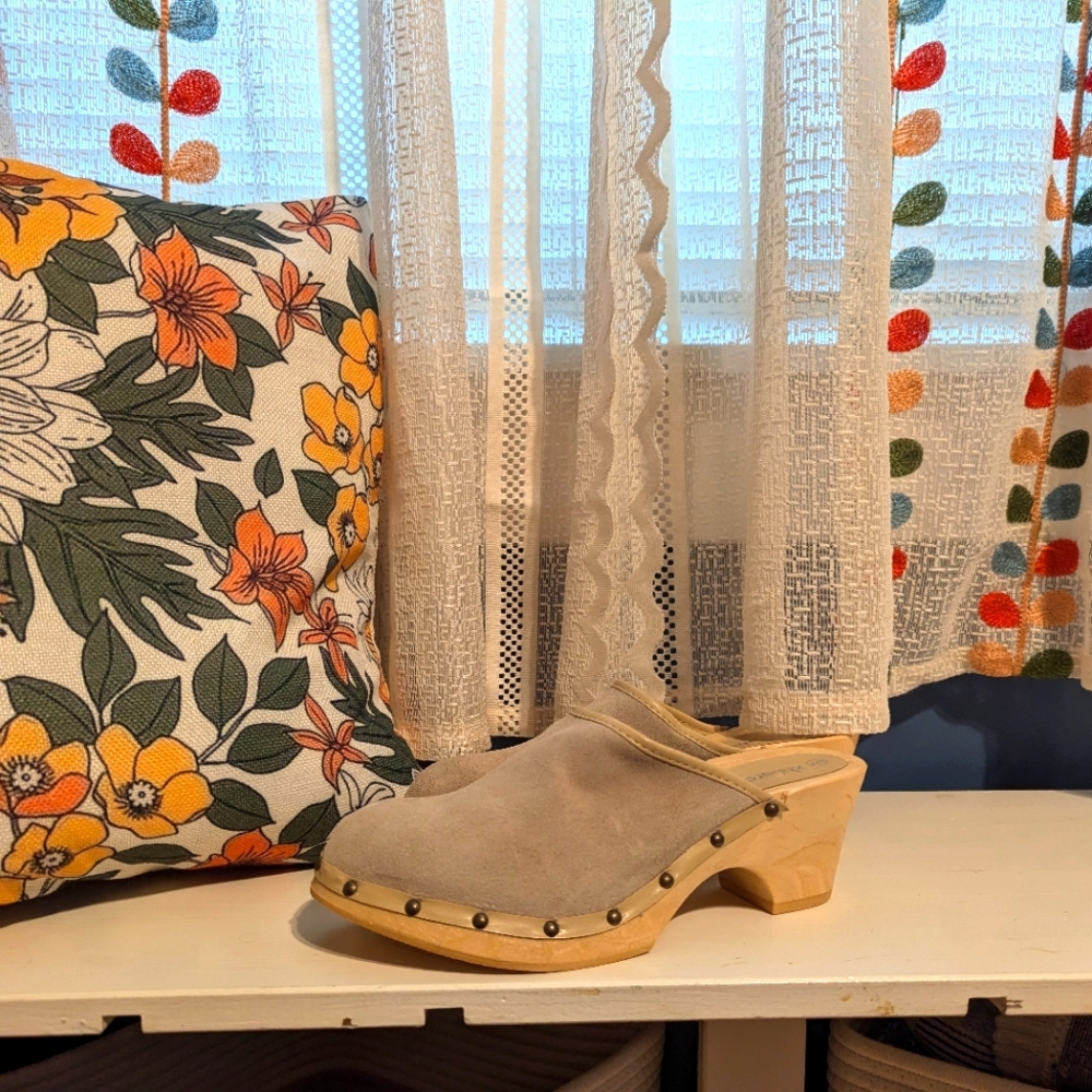 Xhilaration Clogs NWOT